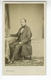 portrait photographique de Tancrède Gide, grand-père paternel d'André Gide, assis