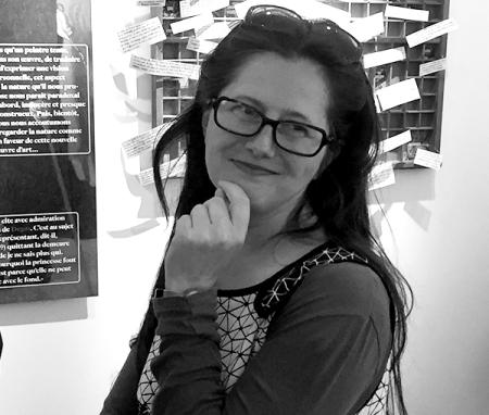 Juliette Solvès lors de l'exposition Gallimard