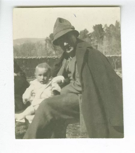 photographie d’André Gide et Catherine Gide bébé, à la Bastide Franco, mars 1924