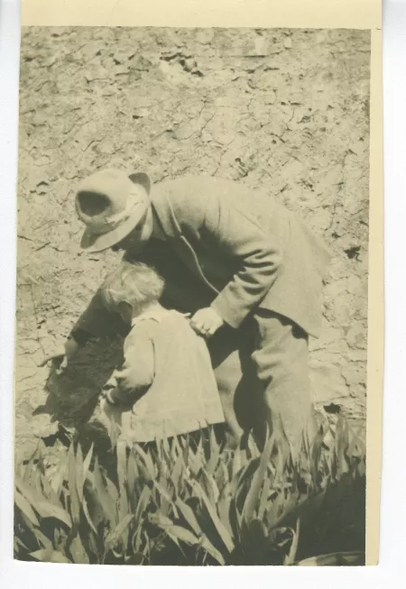 photographie d’André Gide et Catherine Gide enfant, à la Bastide Franco, mars 1925
