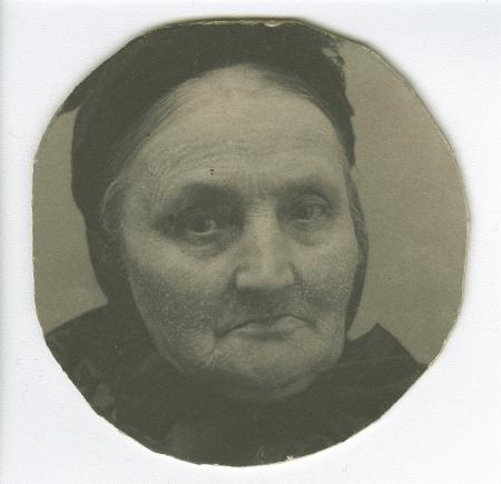 portrait photographique en gros plan de Melania Van Rysselberghe, mère de Théo Van Rysselberghe