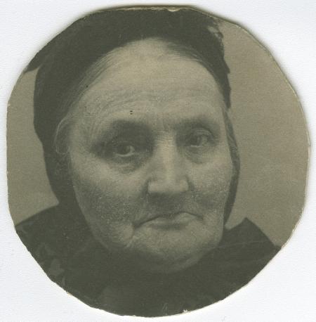 portrait photographique en gros plan de Melania Van Rysselberghe, mère de Théo Van Rysselberghe