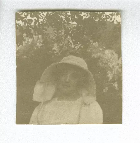 photographie de Maria Van Rysselberghe, portant une coiffe blanche