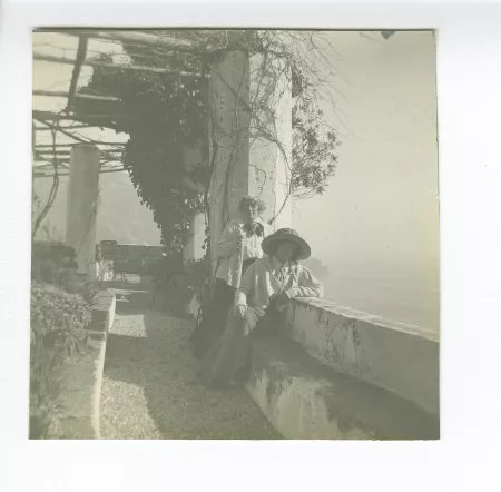 photographie de Maria Van Rysselberghe et sa fille Élisabeth Van Rysselberghe, sur une terrasse à côté du Duomo, janvier 1909