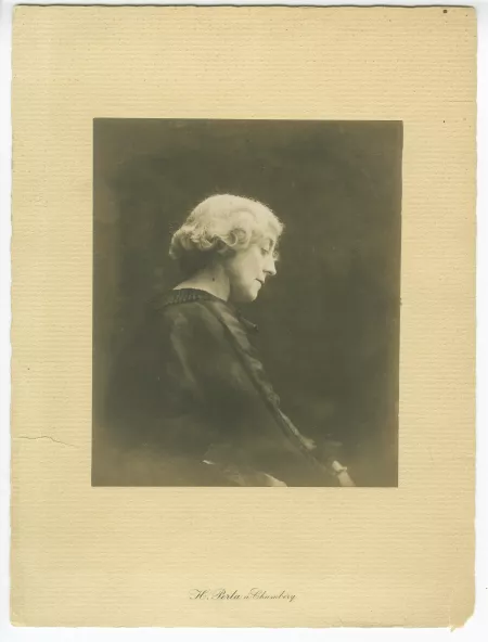 portrait photographique en buste de Maria Van Rysselberghe, de profil, octobre 1910