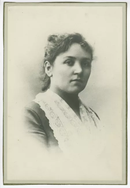 portrait photographique en buste d'Irma Monnom, sœur de Maria Van Rysselberghe