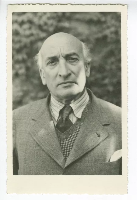 portrait photographique en buste de Jacques Copeau, à l'abbaye de Solesmes