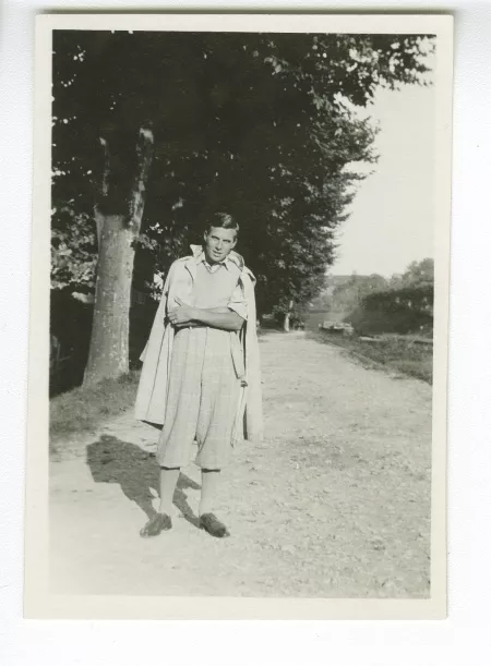 photographie de Pierre Herbart, au bord d'un canal, septembre 1931