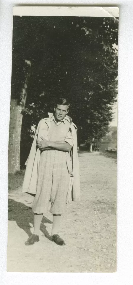 photographie de Pierre Herbart, au bord d'un canal, septembre 1931