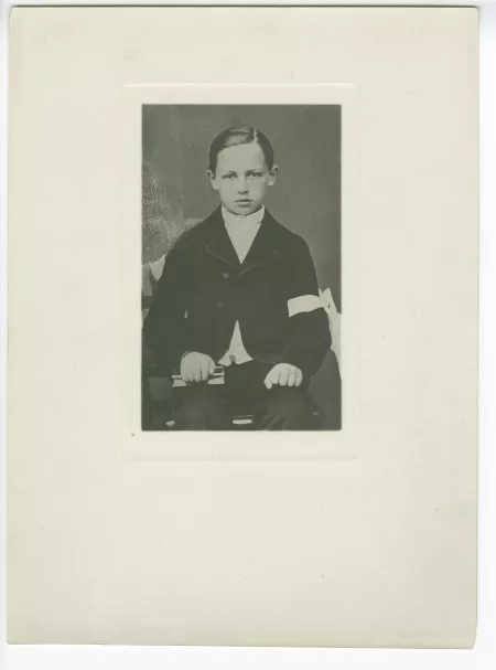 portrait photographique d'Arthur Rimbaud à 11 ans, le jour de sa communion