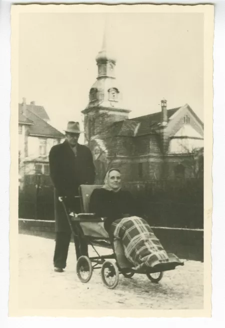 photographie de deux personnes non identifiées