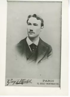 portrait photographique d’André Gide, avec fine moustache