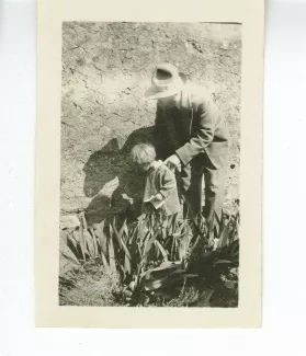 photographie d’André Gide et Catherine Gide enfant, à la Bastide Franco, mars 1925