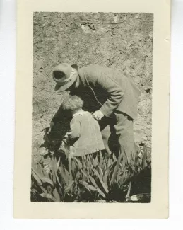 photographie d’André Gide et Catherine Gide enfant, à la Bastide Franco, mars 1925