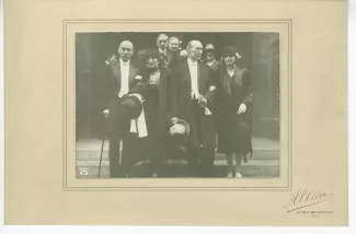 photographie d’André Gide, deuxième à droite au premier rang, au mariage d'Yves Allégret et Renée Naville le 18 mars 1929