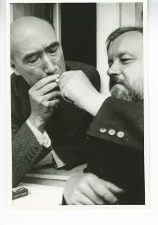 photographie d'André Gide et Bernard Groethuysen, lui donnant du feu, juillet 1931
