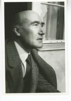 portrait photographique en buste d’André Gide, presque de profil, juillet 1931