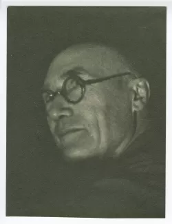 photographie d’André Gide, avec lunettes, au 1er Congrès international des écrivains pour la défense de la culture, salle de la Mutualité, 21-25 juin 1935