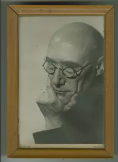 photographie d’André Gide, avec lunettes, et Mike Gold, au 1er Congrès international des écrivains pour la défense de la culture, salle de la Mutualité, 21-25 juin 1935