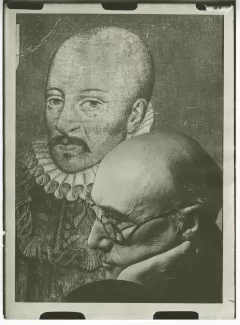 photographie d'un photomontage d'un portrait peint de Michel de Montaigne et d'un portrait photographique d’André Gide par Philippe Halsman (1935), réalisé pour l'édition des Pages immortelles de Montaigne (Paris, éditions Corrêa, 1939)