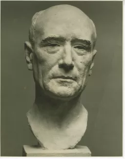 photographie du buste en argile d'André Gide par le sculpteur américain Jo Davidson (1931), de face