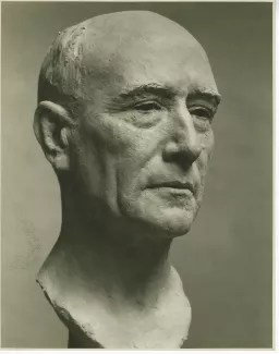 photographie du buste en argile d'André Gide par le sculpteur américain Jo Davidson (1931), de ¾ face