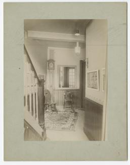 photographie d'un couloir de la maison de Théo Van Rysselberghe, construite par son frère Octave, rue de l’Abbaye à Ixelles