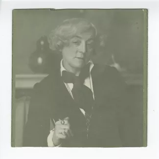portrait photographique en buste de Maria Van Rysselberghe, assise