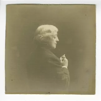 portrait photographique en buste de Maria Van Rysselberghe, de profil, octobre 1910