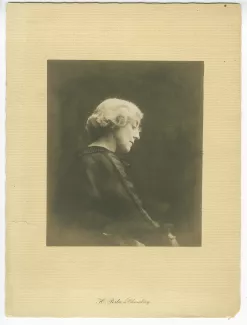 portrait photographique en buste de Maria Van Rysselberghe, de profil, octobre 1910