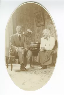 photographie de Maria Van Rysselberghe et André Maurois, aux décades de Pontigny, août 1922