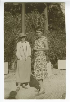 photographie de Maria Van Rysselberghe, à gauche, et Élisabeth Van Rysselberghe, aux décades de Pontigny, août 1926