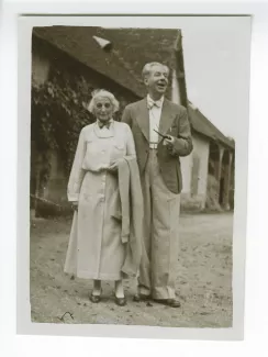 photographie de Maria Van Rysselberghe et Roger Martin du Gard, aux décades de Pontigny, août 1934