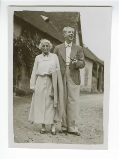 photographie de Maria Van Rysselberghe et Roger Martin du Gard, aux décades de Pontigny, août 1934