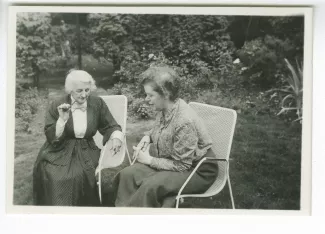 photographie de Maria Van Rysselberghe, à gauche, et Enid McLeod