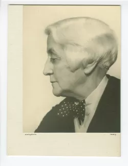 portrait photographique en buste de Maria Van Rysselberghe, de profil