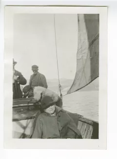 photographie de Maria Van Rysselberghe sur un bateau, avril 1931