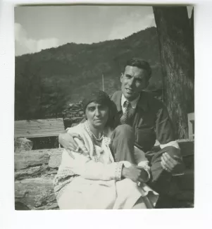 portrait photographique d'Élisabeth Van Rysselberghe et Pierre Herbart à Saint-Clair le jour de leur mariage, 15 septembre 1931