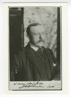 photographie d’un portrait photographique en buste de Jacques-Émile Blanche, dédicacé à André Gide