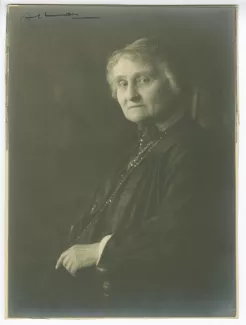 portrait photographique de Thérèse Dejonghe, mère de Madeleine Maus