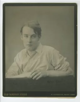 portrait photographique en buste de Lord Alfred Douglas