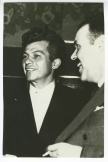 photographie de Mike Gold, à gauche, et une autre personne au 1er Congrès international des écrivains pour la défense de la culture, salle de la Mutualité, 21-25 juin 1935