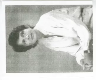 portrait photographique de Claude Francis, de face assise, « Claude à 65 ans »