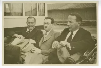 photographie de Jef Last, à gauche, et deux membres de la délégation soviétique, été 1936