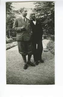 photographie de Roger Martin du Gard, à gauche, et Jacques Copeau, aux décades de Pontigny, août 1929