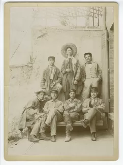 photographie d'Eugène Rouart, au second rang au centre, avec d'autres élèves de l'école nationale d’agriculture