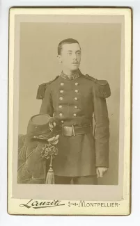 portrait photographique de Paul Valéry, en uniforme, l'année de son service militaire