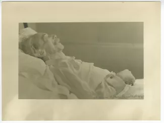 portrait photographique de Paul Valéry, sur son lit de mort, 20 juillet 1945