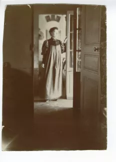 photographie de la compagne du peintre Emmanuel Viérin, rencontrée à Biskra, au Royal-Hôtel, février-mars 1895