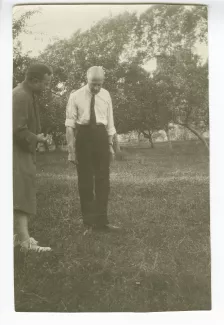 photographie de Georges Fontaine, à gauche, et Jean Schlumberger, aux décades de Pontigny, août 1926